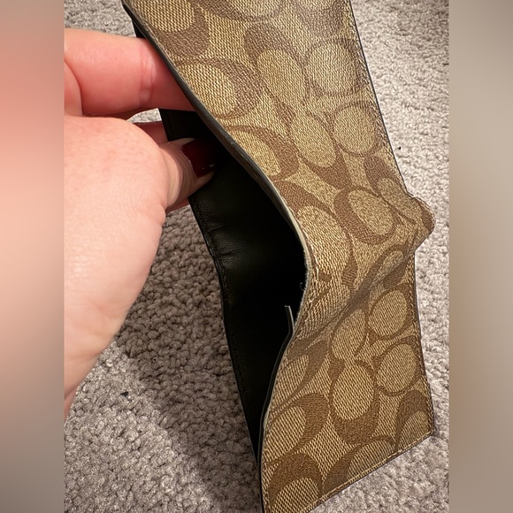 Coach Id Billfold Wallet in Signature Canvas - Picture 13 of 13